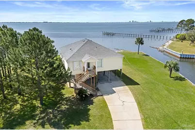 1002 Magnolia Ln, Gulf Breeze, FL 32563 - Photo 1