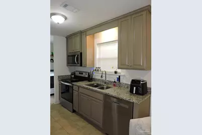 2202 N E St, Pensacola, FL 32501 - Photo 10