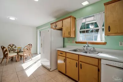 5708 Bentley Cir, Milton, FL 32570 - Photo 14