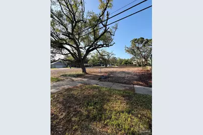 401 Fairpoint Dr, Gulf Breeze, FL 32561 - Photo 2