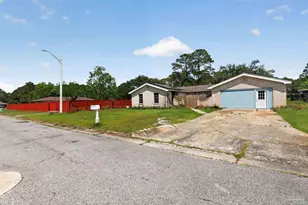 420 Chanterelle Dr, Pensacola, FL 32506 - Photo 1