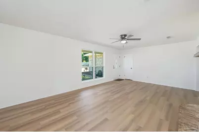 6844 Community Dr, Pensacola, FL 32526 - Photo 10
