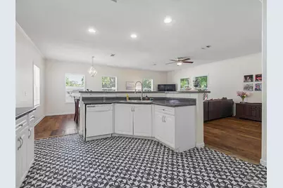 2011 Augusta Ave, Pensacola, FL 32507 - Photo 8