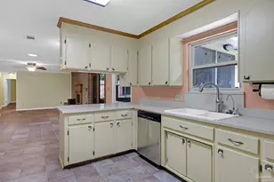 3338 Pursell Ln, Pensacola, FL 32526 - Photo 10