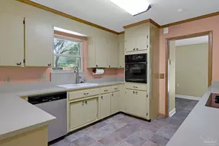 3338 Pursell Ln, Pensacola, FL 32526 - Photo 10