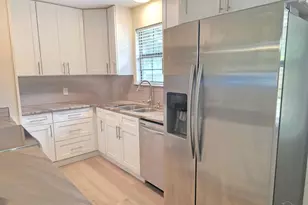 215 Aza Pl, Crestview, FL 32539 - Photo 10