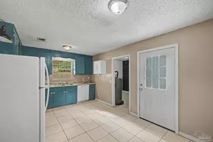 3936 Elmcrest Dr, Pensacola, FL 32504 - Photo 12