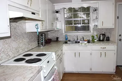 5185 Hilltop Dr, Milton, FL 32570 - Photo 8
