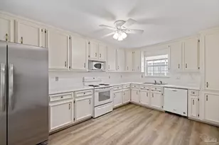 4202 Spanish Trail Pl, Pensacola, FL 32504 - Photo 12