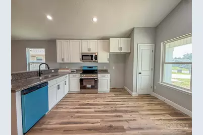 436 Hilburn Ln, Pensacola, FL 32504 - Photo 4
