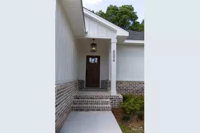 000 Woodridge Dr, Milton, FL 32570 - Photo 2