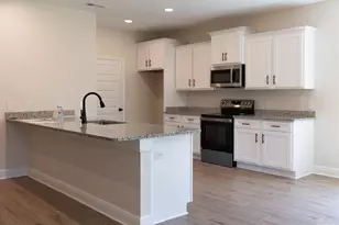 000 Woodridge Dr, Milton, FL 32570 - Photo 6