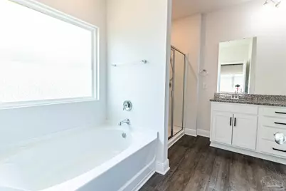 3172 Heritage Oaks Cir, Navarre, FL 32566 - Photo 2