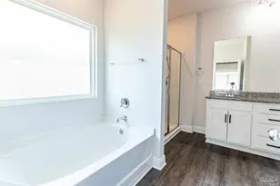 3172 Heritage Oaks Cir, Navarre, FL 32566 - Photo 2
