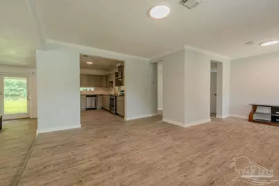 3235 Bayou Dr, Pensacola, FL 32505 - Photo 6