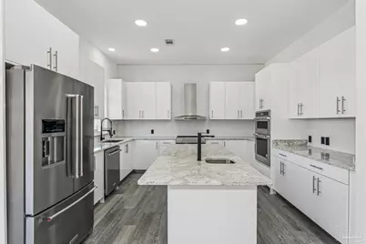 21 E Galvez Ct, Pensacola Beach, FL 32561 - Photo 22