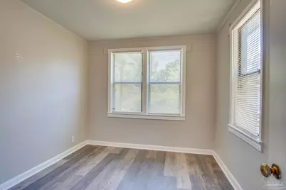 1016 W Maxwell St, Pensacola, FL 32501 - Photo 4