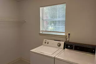 2782 Augustus Rd, Navarre, FL 32566 - Photo 16