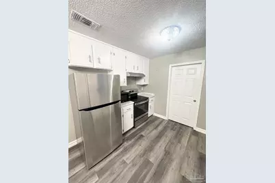 615 N A St, Pensacola, FL 32501 - Photo 10