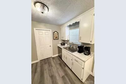 615 N A St, Pensacola, FL 32501 - Photo 6