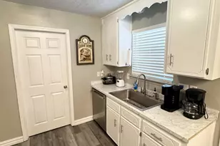 615 N A St, Pensacola, FL 32501 - Photo 6