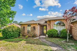 9922 Orion Lake Cir, Navarre, FL 32566 - Photo 2