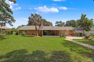 204 Nandina Rd, Gulf Breeze, FL 32561 - Photo 2