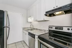 825 Bayshore Dr, Pensacola, FL 32507 - Photo 8