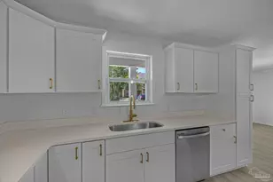 1802 W Godfrey St, Pensacola, FL 32501 - Photo 14