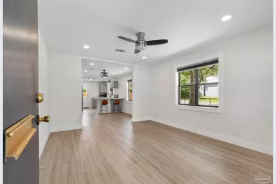 913 W Hernandez St, Pensacola, FL 32501 - Photo 2