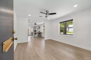 913 W Hernandez St, Pensacola, FL 32501 - Photo 2