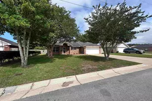 2129 Coral Creek Dr, Pensacola, FL 32506 - Photo 4