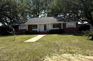 6107 Confederate Dr, Pensacola, FL 32503 - Photo 1