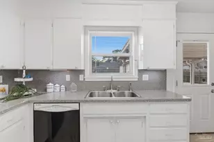 5742 Graymont Ln, Pensacola, FL 32526 - Photo 20