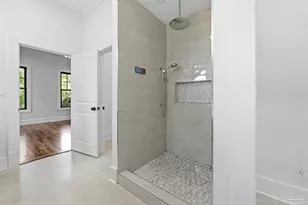1015 N Reus St, Pensacola, FL 32501 - Photo 8