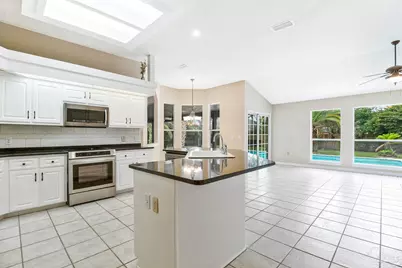 1175 Mary Kate Dr, Gulf Breeze, FL 32563 - Photo 2