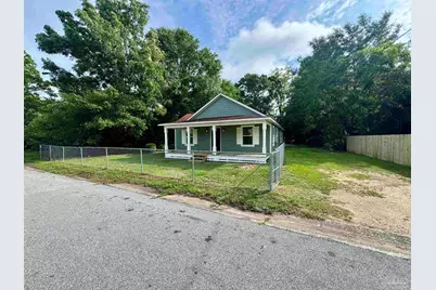 424 Front St, Century, FL 32535 - Photo 2
