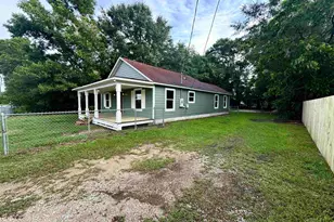 424 Front St, Century, FL 32535 - Photo 44