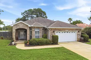 2092 Pritchard Point Dr, Navarre, FL 32566 - Photo 2