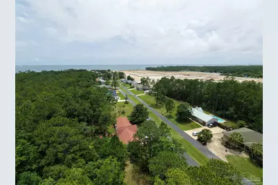 1785 Smugglers Cove Dr, Gulf Breeze, FL 32563 - Photo 10