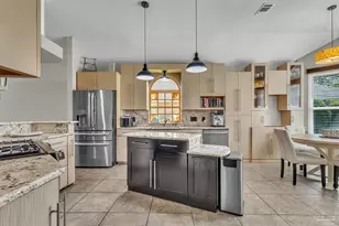 921 Shalimar Point Dr, Shalimar, FL 32579 - Photo 1