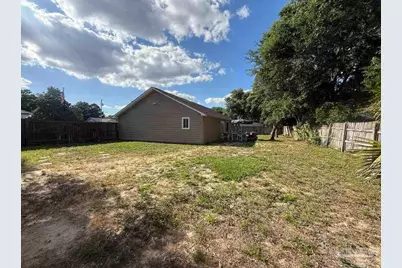 2706 Woodbury Ct, Navarre, FL 32566 - Photo 4