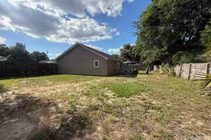 2706 Woodbury Ct, Navarre, FL 32566 - Photo 4
