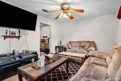 6201 Silver Oak Dr, Milton, FL 32570 - Photo 2