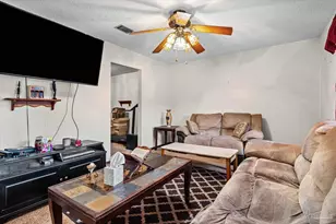 6201 Silver Oak Dr, Milton, FL 32570 - Photo 2