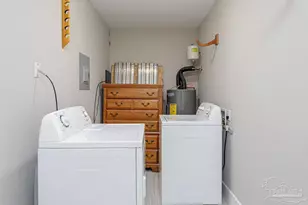 990 W Zarragossa St, Pensacola, FL 32502 - Photo 14