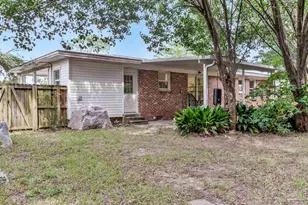 2011 Hallmark Dr, Pensacola, FL 32503 - Photo 42