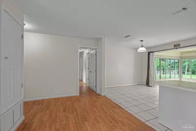 6105 E Shore Dr, Pensacola, FL 32505 - Photo 8
