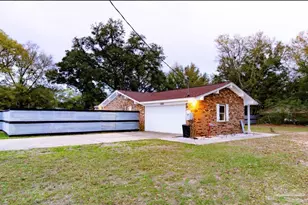 6036 Oakwood Dr, Milton, FL 32570 - Photo 2