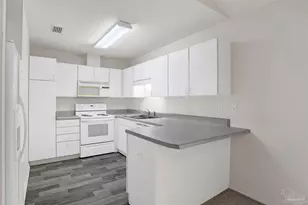 7814 Homestead Cir, Pensacola, FL 32526 - Photo 8